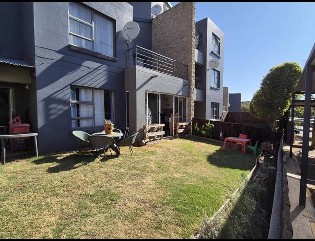 3 BEDROOM TOWNHOUSE FOR SALE IN GREENSTONE HILL